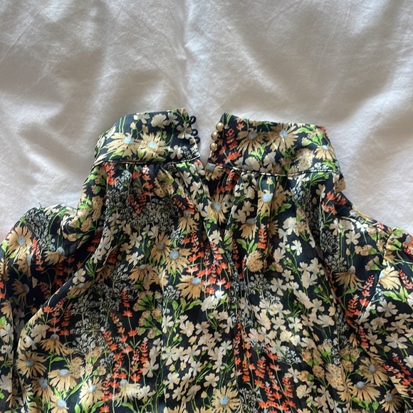 H&M long sleeve black and floral blouse with a mock neck and gold details - Picture 4 of 6
